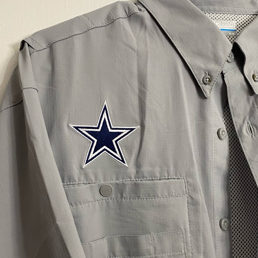 Men's Dallas Cowboys Columbia Gray Tamiami Omni-Shade Button-Down Shirt